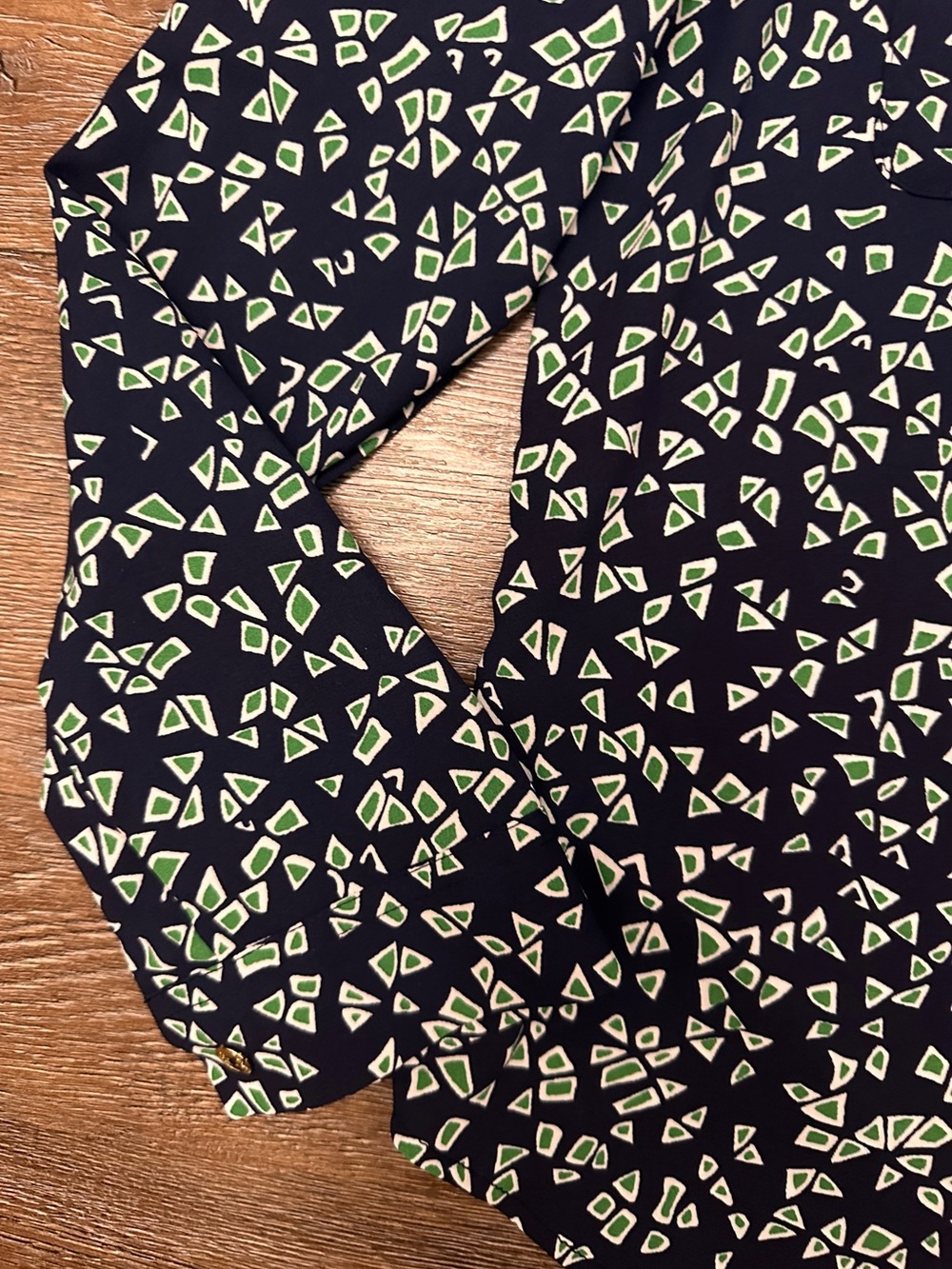 Jones New York Navy Blouse with Light Green Geometric Print - Picture 5 of 7
